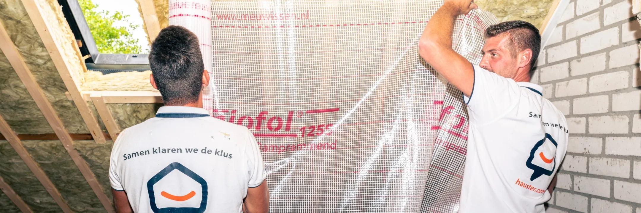 Hoe breng je een dampremmende folie aan?