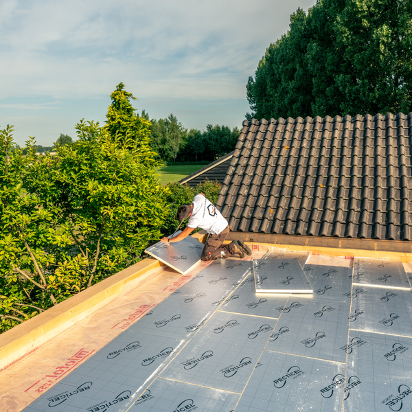 Zelf je platte dak isoleren met PIR en bedekken met EPDM