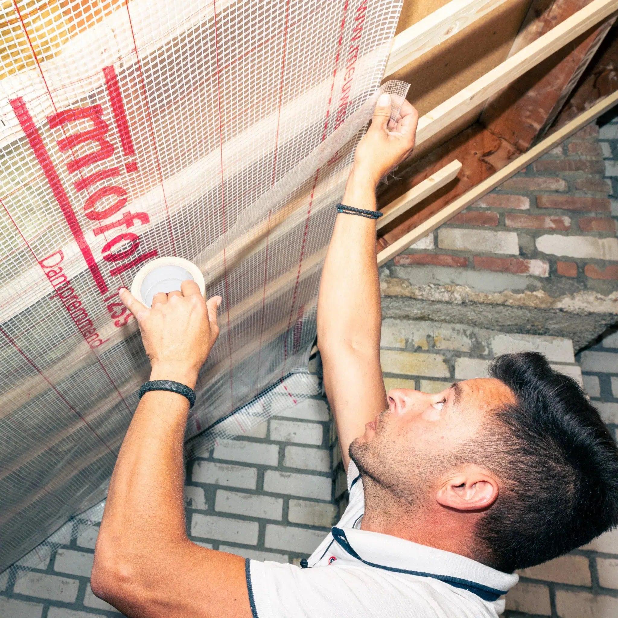 Naden afplakken Miofol 125S dampremmende folie schuin dak
