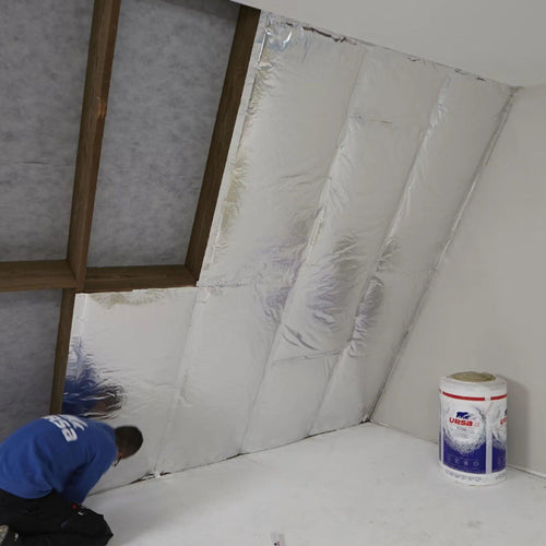 Isoleren met Ursa glaswol met spijkerflens