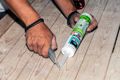 Toepassing van Bison acryllaatkit wit